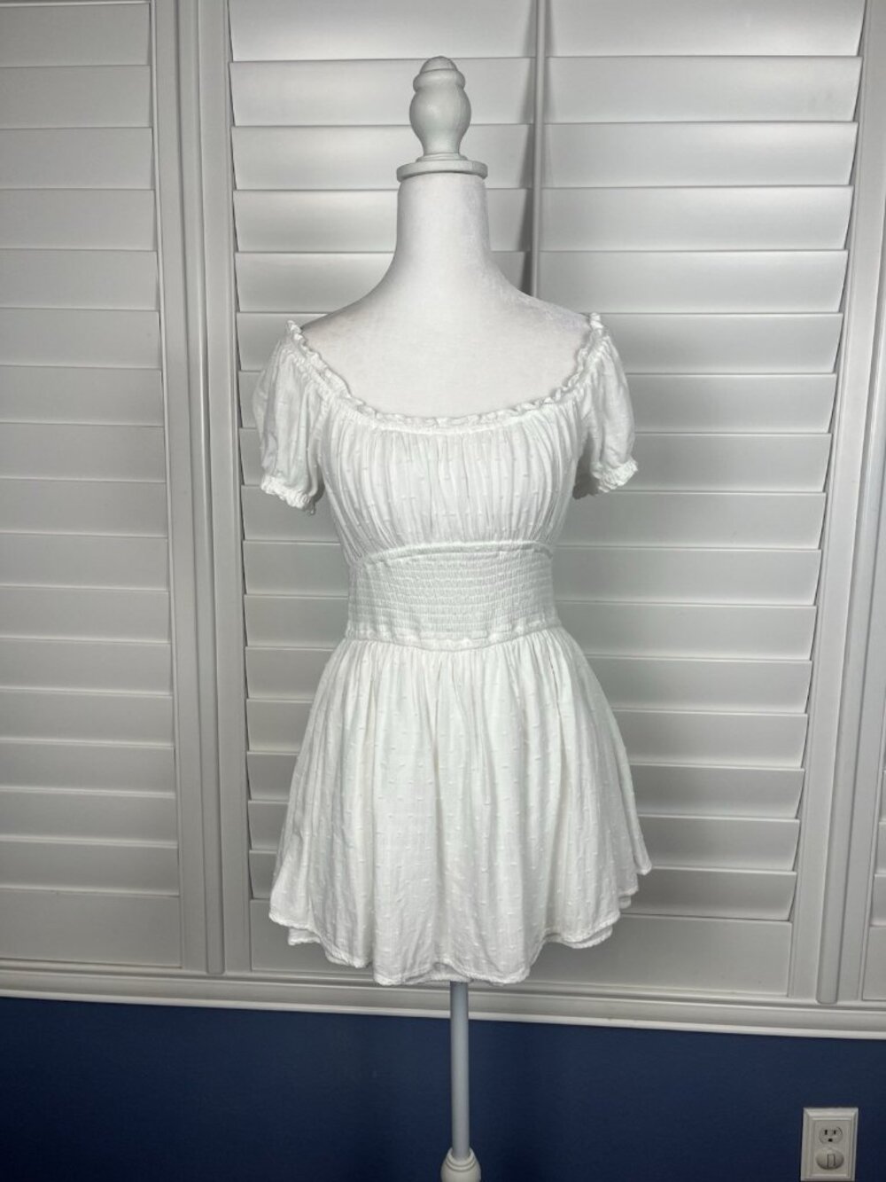 Hollister Women’s M White Swiss Dot Smocked Puff Sleeve Mini Dress